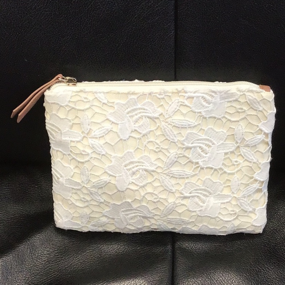 Source Unknown Cream Lace Cosmetic Bag
